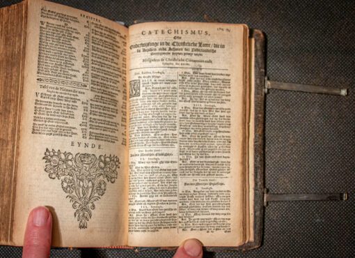 Dutch Bible in a rare edition 1652, original boards with silver clasps